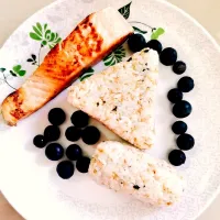 Japanese Onigiri 🍘+ salmon 🐟|pohtengさん