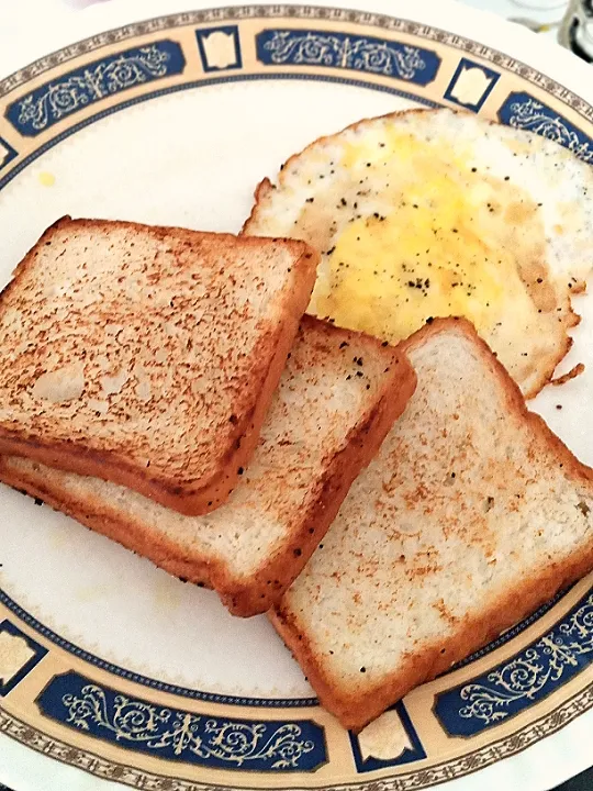 Bread toast and Egg|Kuttuさん