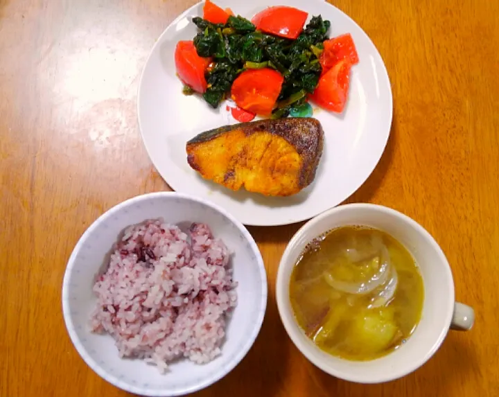 ２月２６日　鰤のカレームニエル　ほうれん草とトマトのサラダ　さつまいもと玉ねぎのスープ|いもこ。さん