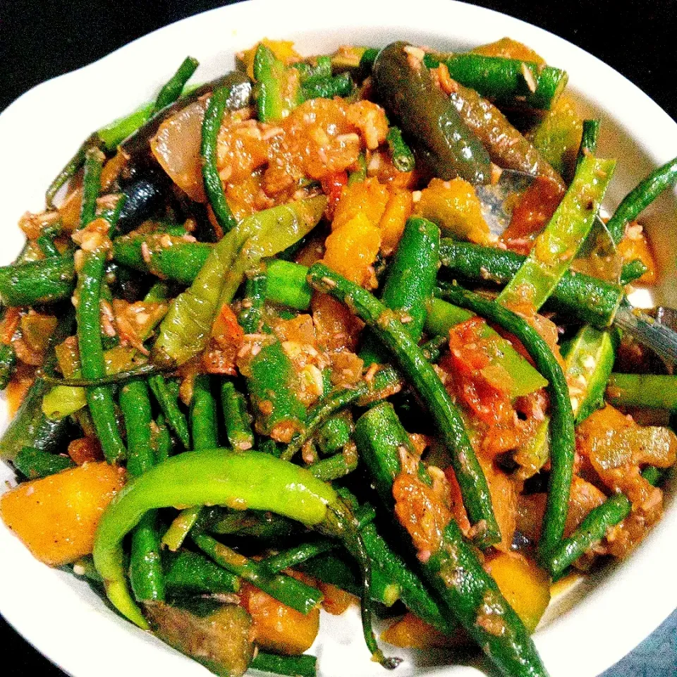 Mixed Veggies in Shrimp Paste
 "BULANGLANG"|Chef Winさん