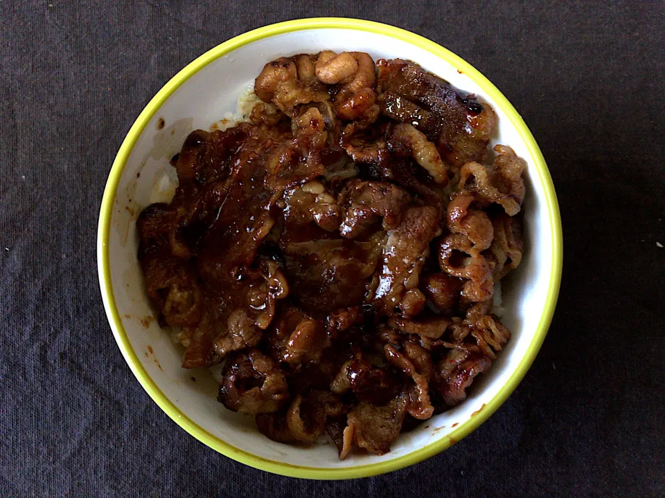 牛肉カルビ焼肉(ハーフ)丼|ばーさんさん