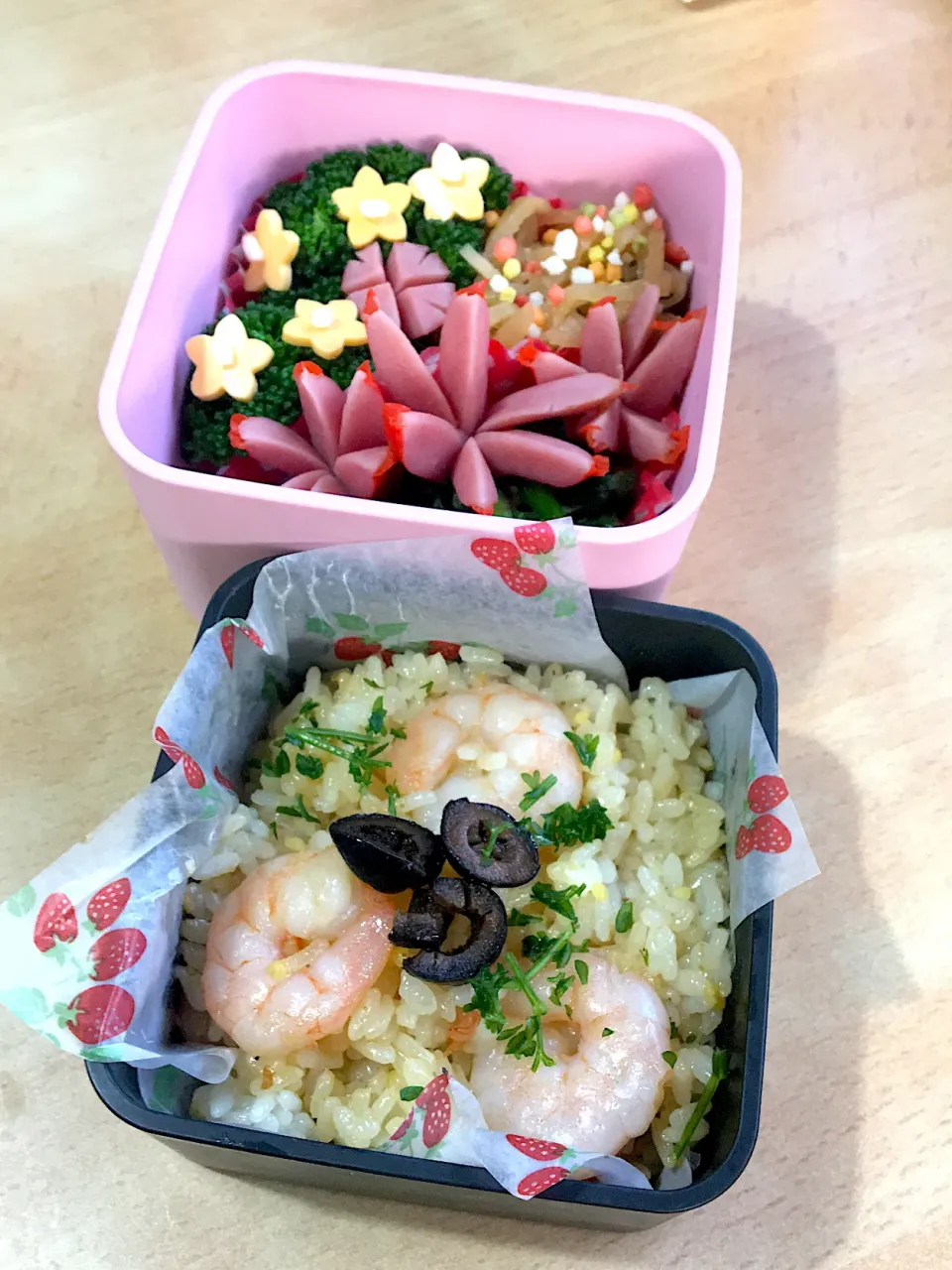 Snapdishの料理写真:えびピラフ弁当🌸|matumotommさん