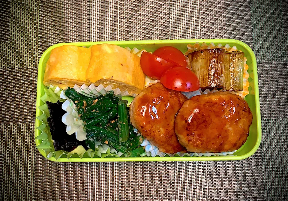 Snapdishの料理写真:今日のお弁当。ドームの蓋で盛り上げても大丈夫。味移りがしないが鉄則の詰め方❣️|milanmilanさん