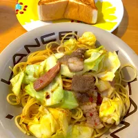 牛バラとスパムと春キャベツのペペロンチーノ|hitujiさん