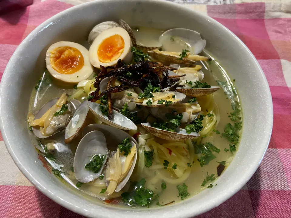 Snapdishの料理写真:ボンゴレラーメン|ハルのただ飯さん