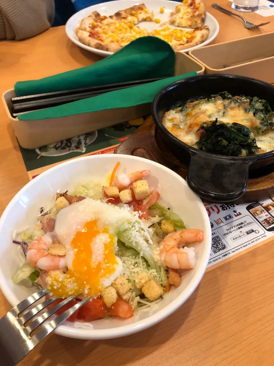 シーザーサラダ　ほうれん草チーズ焼き　ラッキーマヨコーンピザ　#ガスト野川店|Hajime Sakaiさん