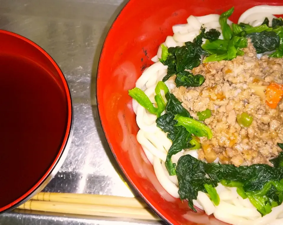 ほうれん草🥬と肉そぼろ🍖乗せつけうどん🍜😘👌💗✨|内藤ひろみさん