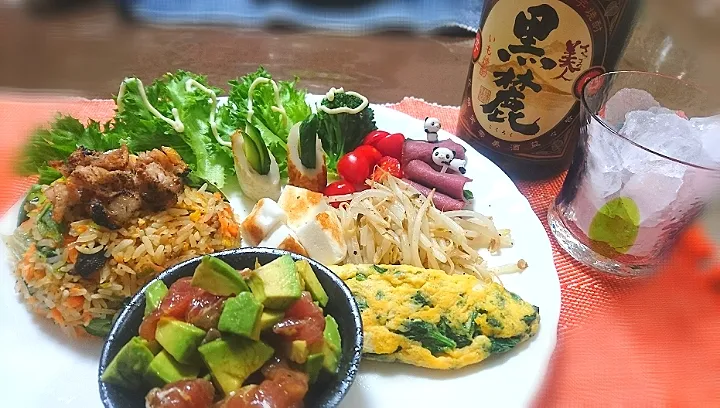 冷蔵庫残り物をワンプレート
        おつまみ10種
 
 🌟アボカド🥑マグロ
 🌟卵とほうれん草のオムレツ
 🌟もやしのナムル
 🌟焼きはんぺん
 🌟スモークタンとキュウリ🥒
 🌟ブロッコリー
 🌟ピコトマト🍅
 🌟ちくわキュウリ🥒
 🌟レタス🌱
 🌟レタスチャーハン鶏皮のせ|びせんさん