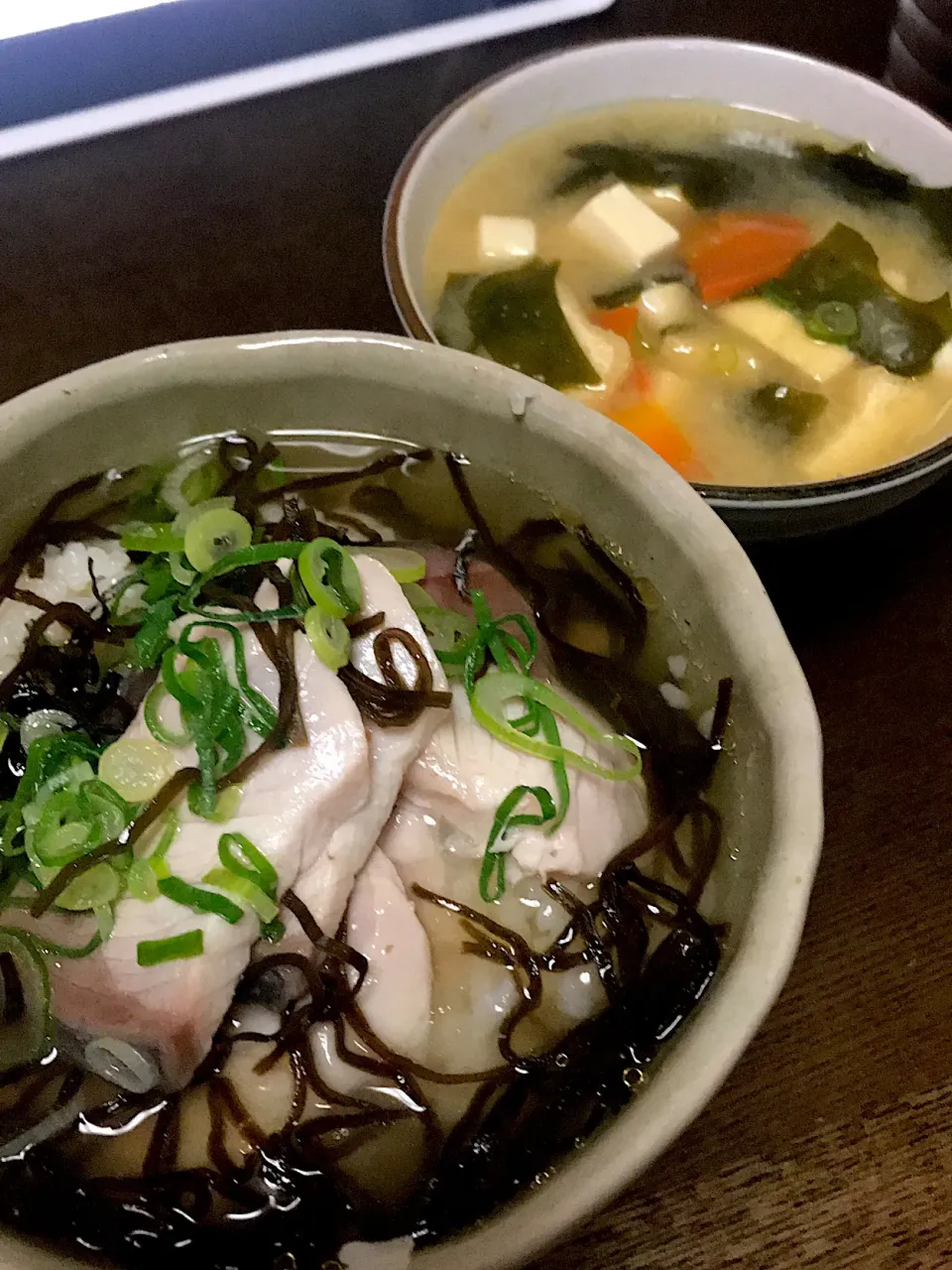 ブリ刺身のお茶漬け　お豆腐とワカメでお味噌汁|ママちゃんさん