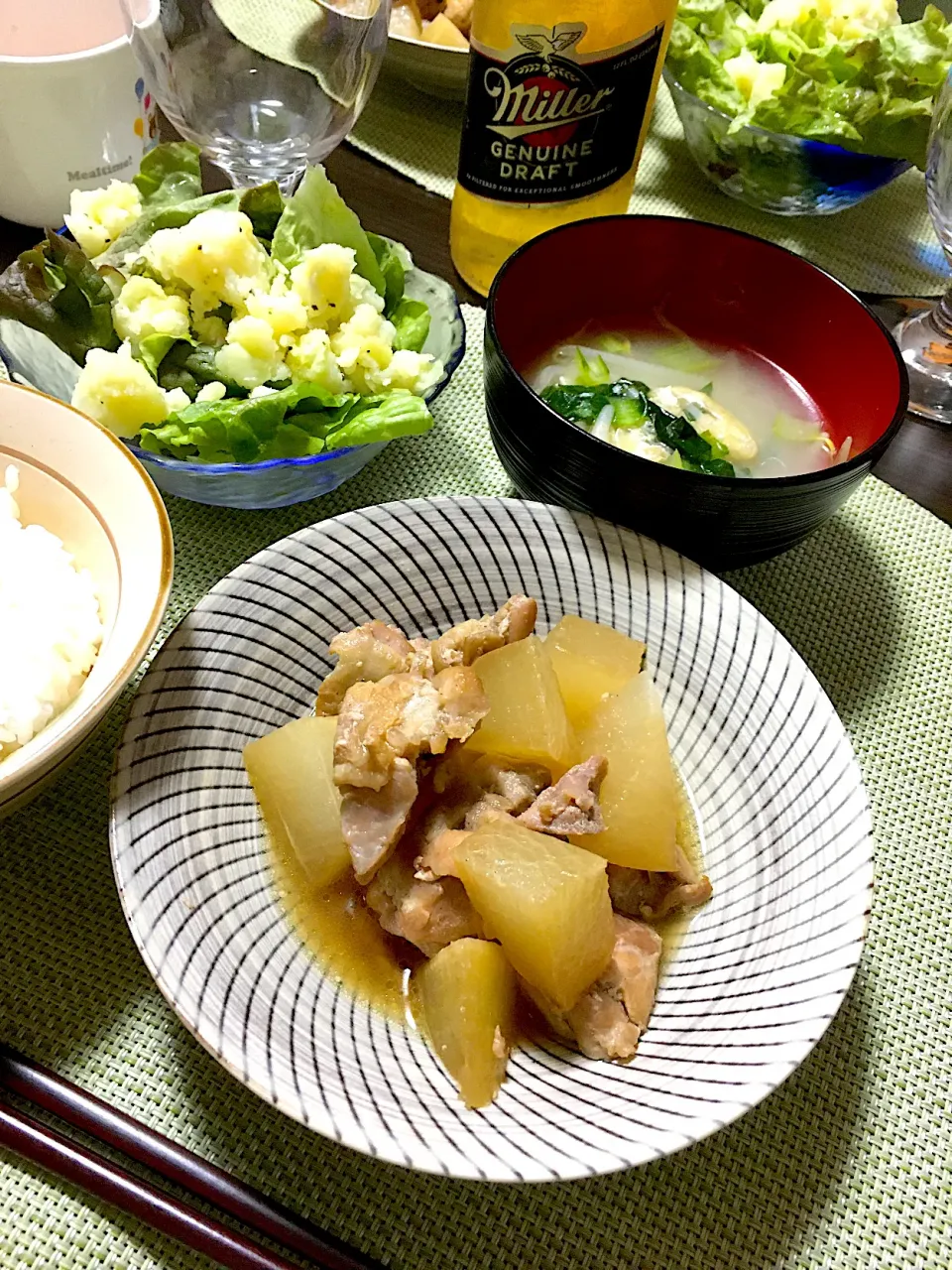 大根と鶏の煮物　チーズじゃがサラダ　小松菜の味噌汁|ちぐあささん