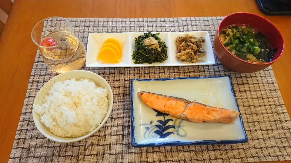 ☆焼き鮭
☆春菊ごま和え
☆つくし卵とじ
☆ワカメとえのき茸の味噌汁
☆たくあん
☆いちご酢|chikakoさん