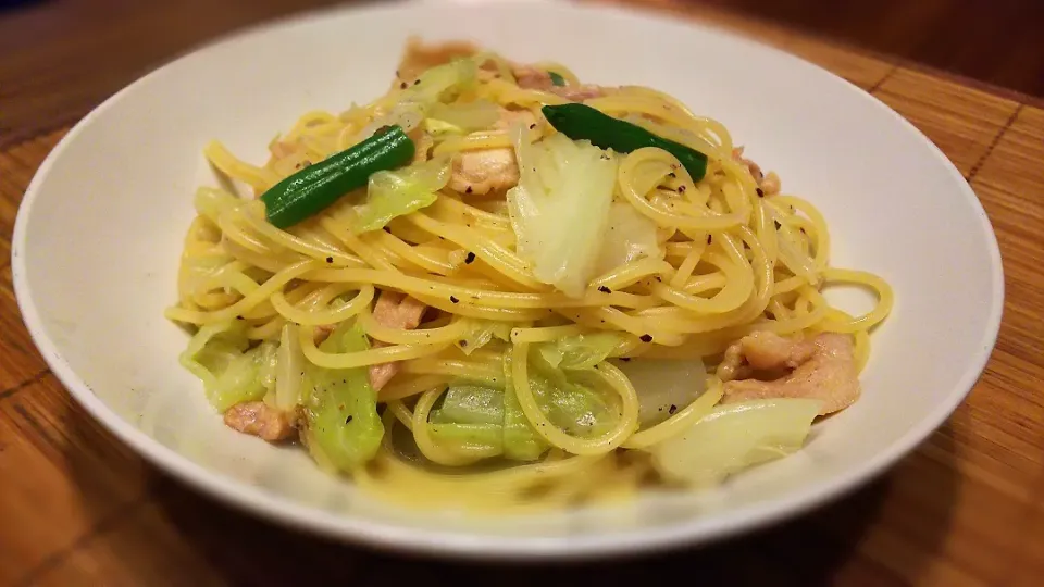 鶏とｷｬﾍﾞﾂのﾜﾝﾎﾟｯﾄﾊﾟｽﾀ～🍝
の晩ごはん✨|kaz(*･ω･)さん