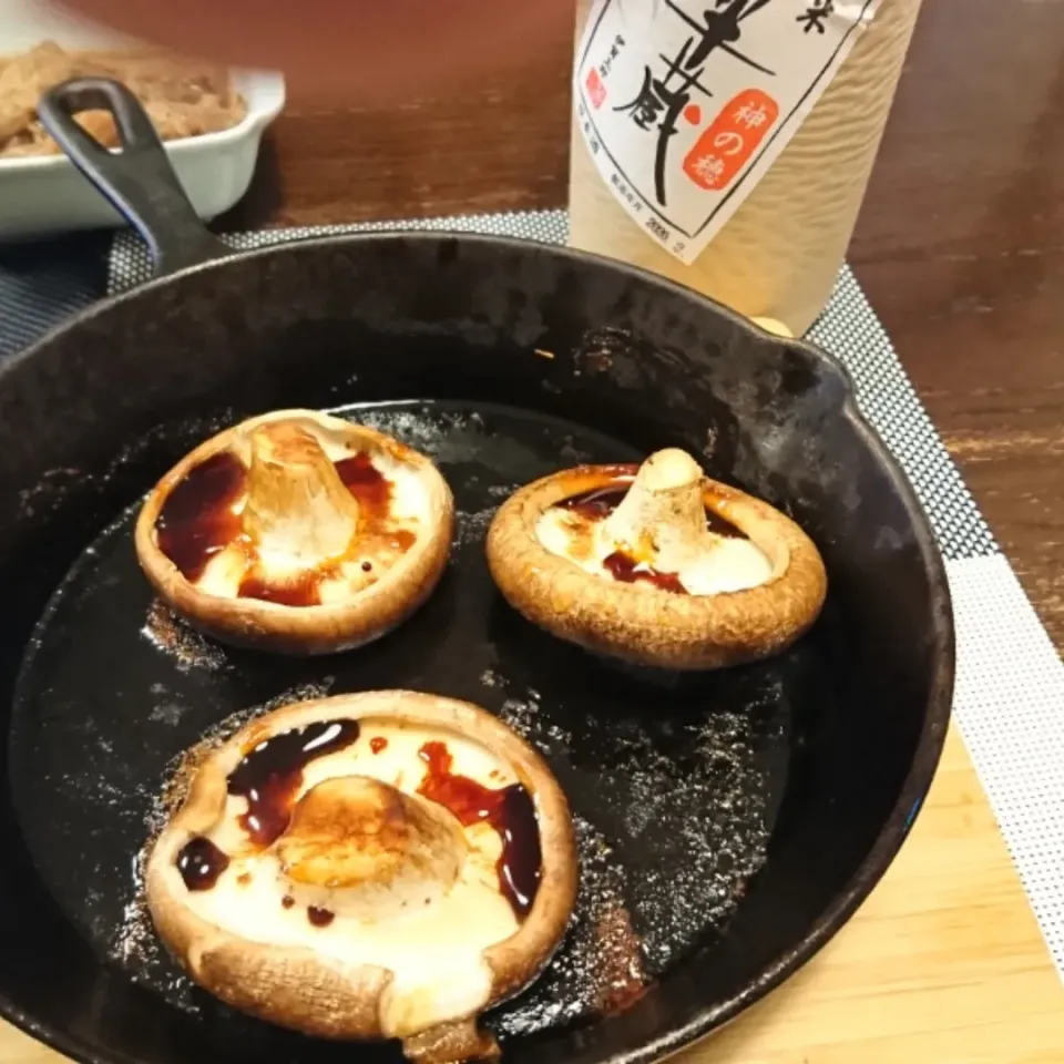 Snapdishの料理写真:焼き椎茸( ´艸｀)|しーPaPaさん