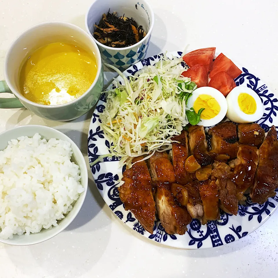 Snapdishの料理写真:夜ご飯☺︎チキンステーキ|とまこ(*^o^*)さん