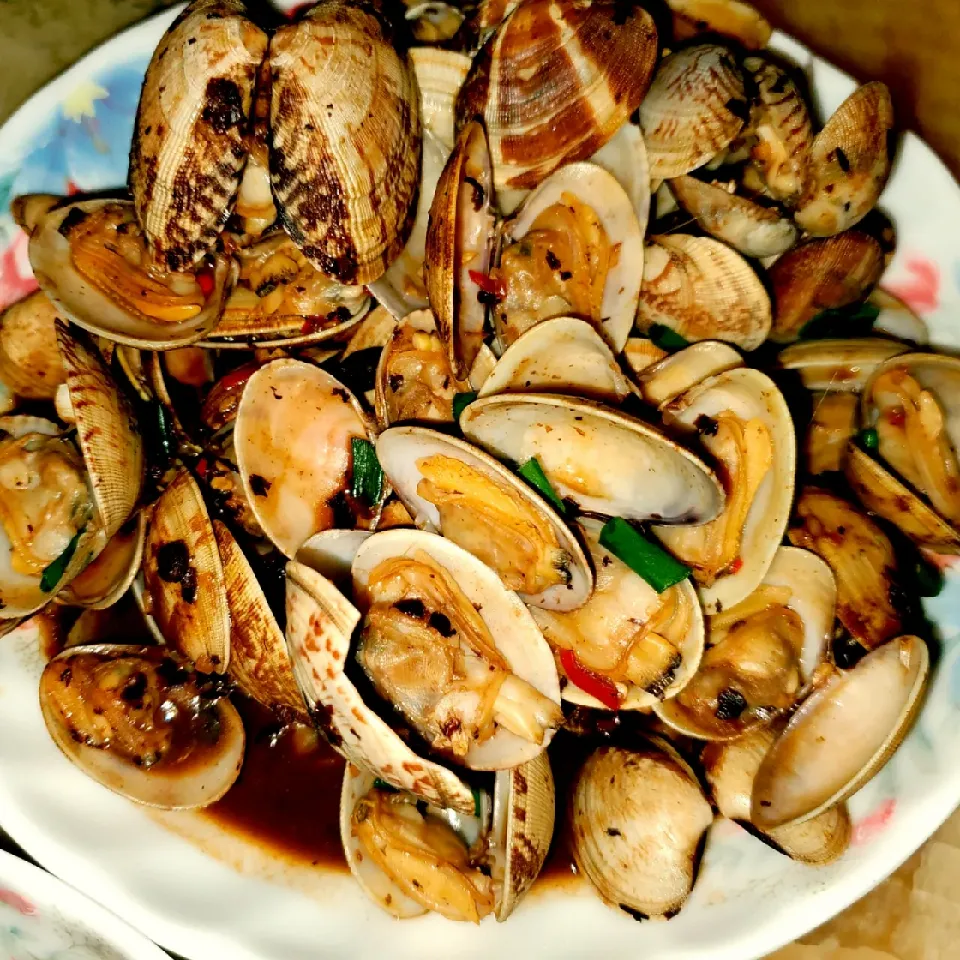 Stir-fried clams with black bean sauce
豉椒炒蜆|tomatomaさん