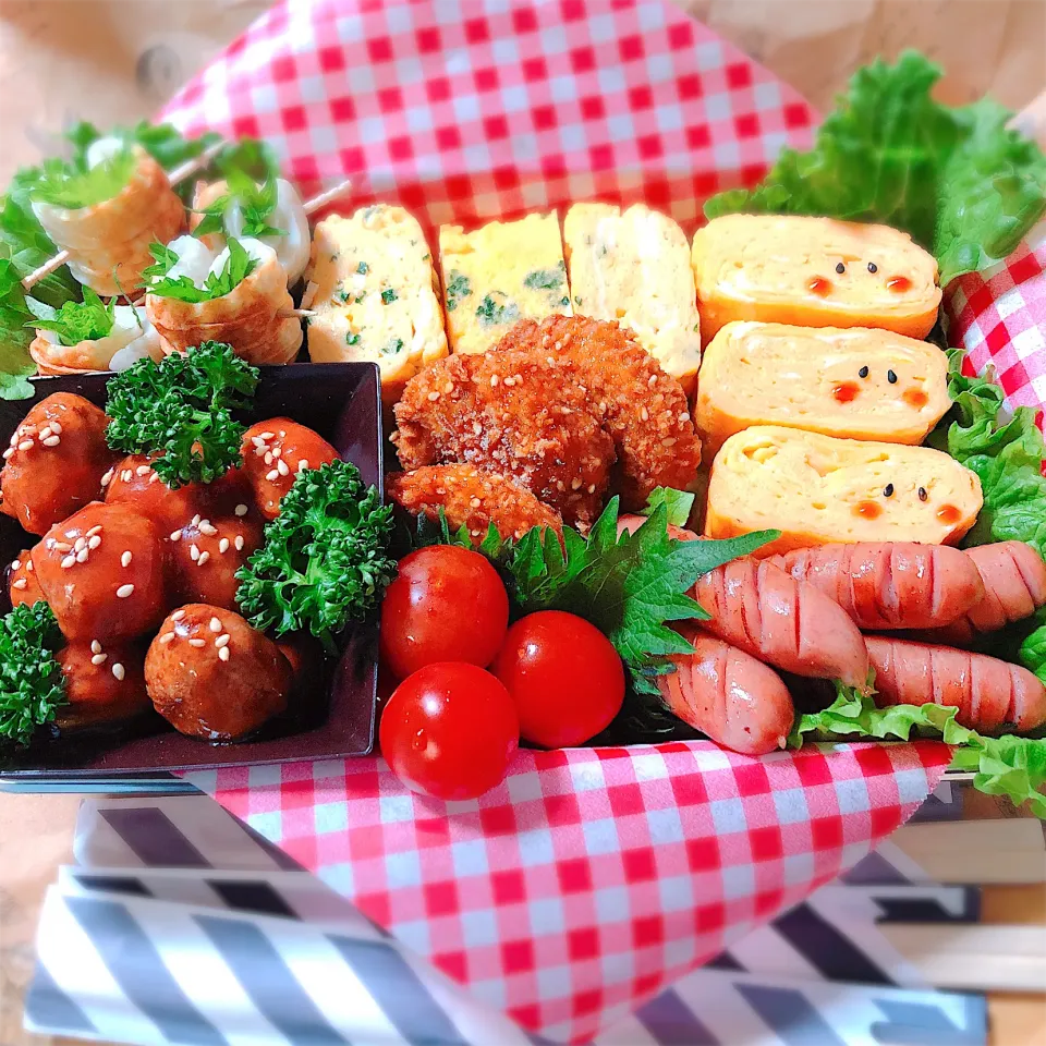 Snapdishの料理写真:今日のお弁当＊3人前*.♡おにぎりはこれから作ります( ¨̮ )|ぁゃ🍃さん