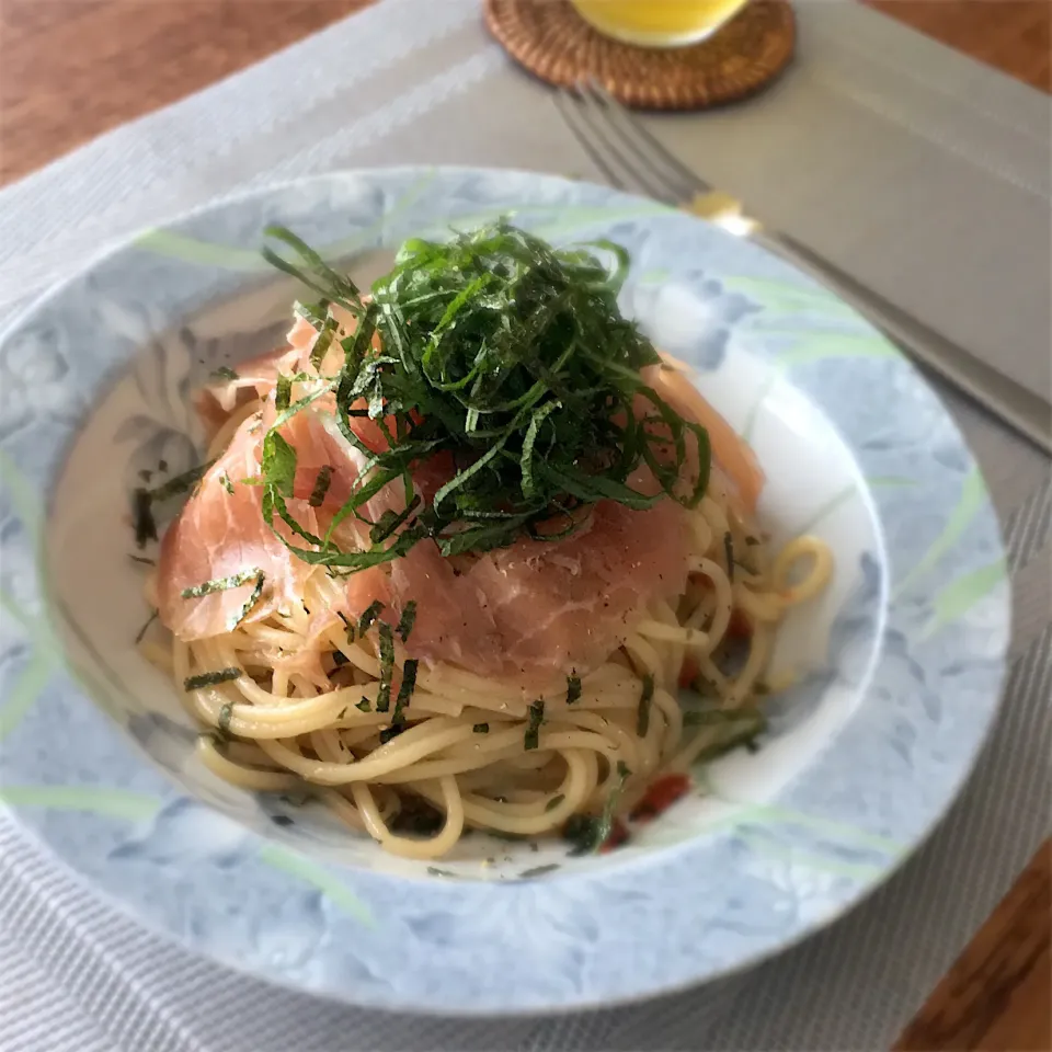 生ハムと梅、大葉のスパゲッティ🍝|𓇼 Ⓢ Ⓗ Ⓘ Ⓝ Ⓞ Ⓑ Ⓤ 𓇼さん