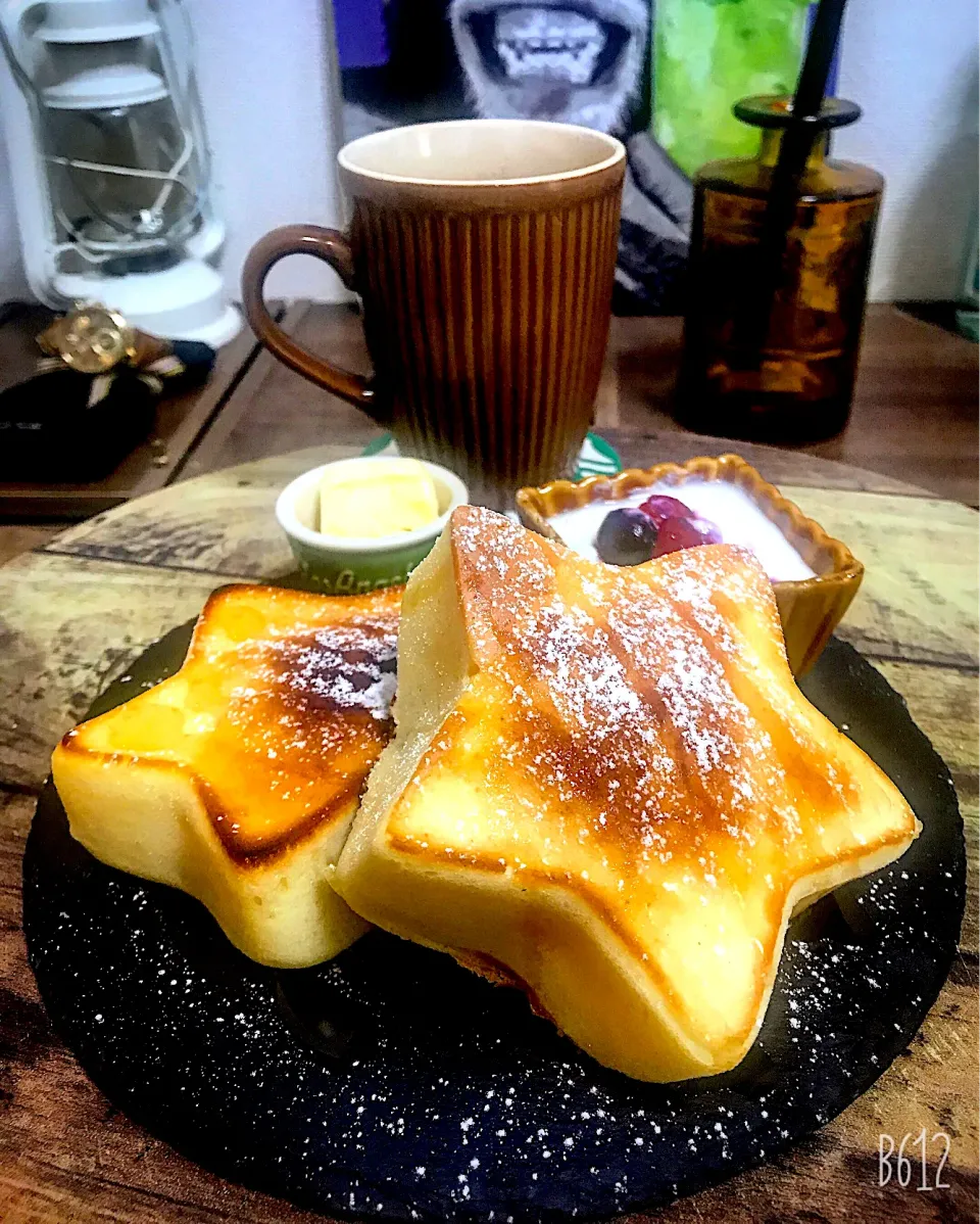 Snapdishの料理写真:星型ふっくらホットケーキ|ピノさん