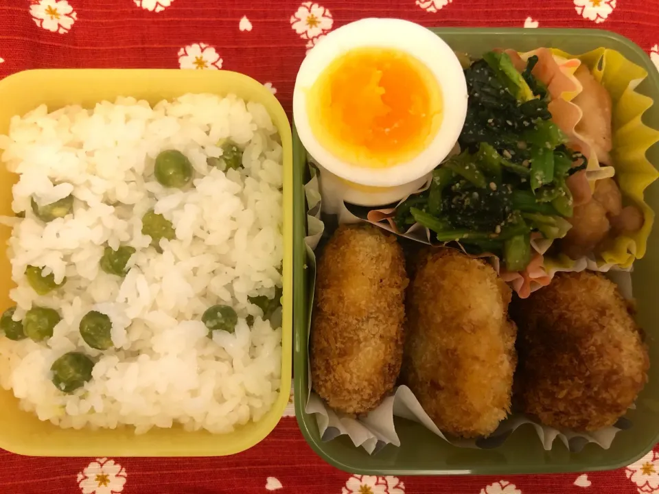 Snapdishの料理写真:コロッケとグリンピースごはん弁当|freeさん