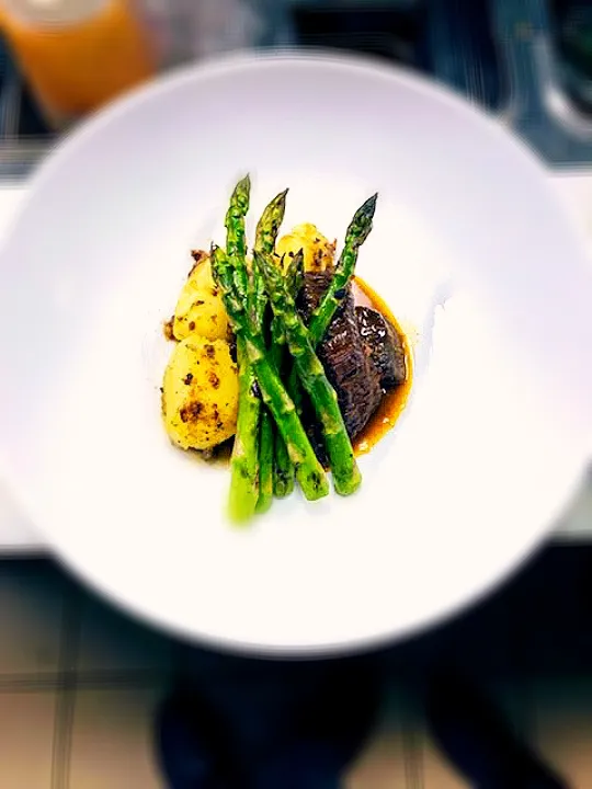 Snapdishの料理写真:"Real" 100% WAGYU beef short rib , asparagus, potatoes, au jus|specfor24さん