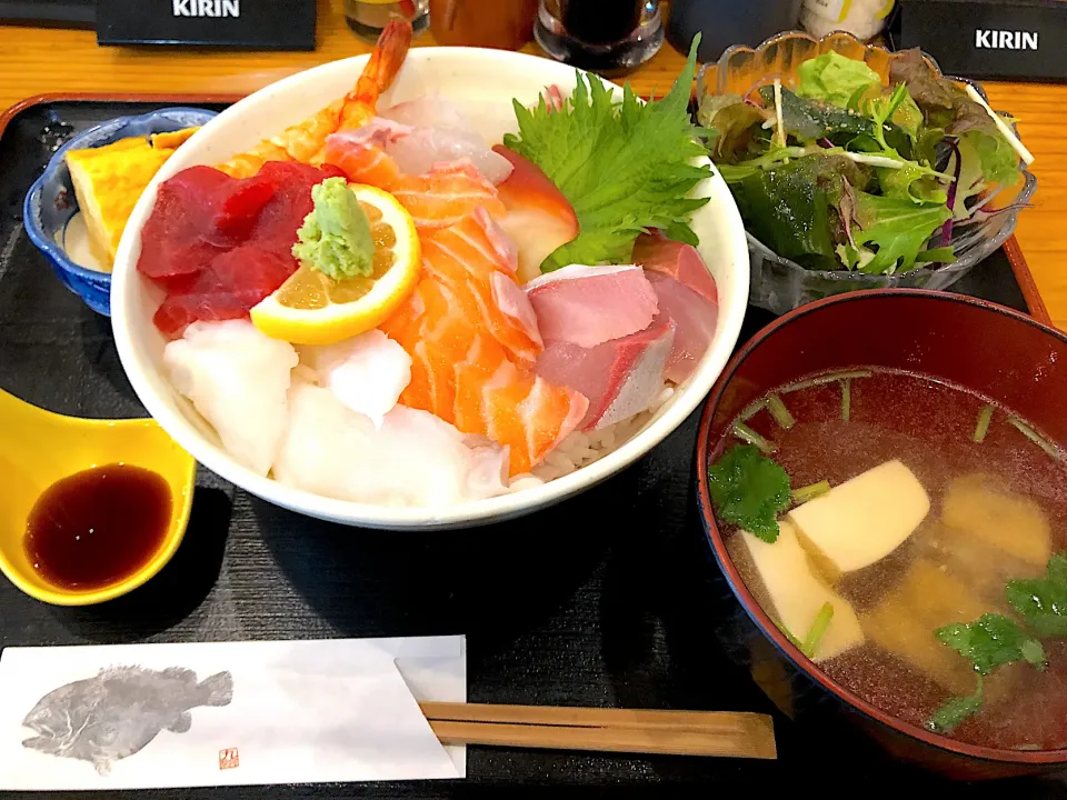 Snapdishの料理写真:海鮮丼ランチ🐟🦐🐙|buhizouさん