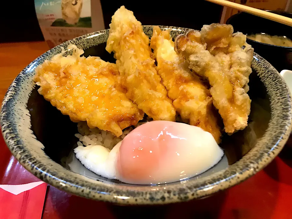 鳥天丼半熟卵のせ黒酢タレ|なお🅿️さん