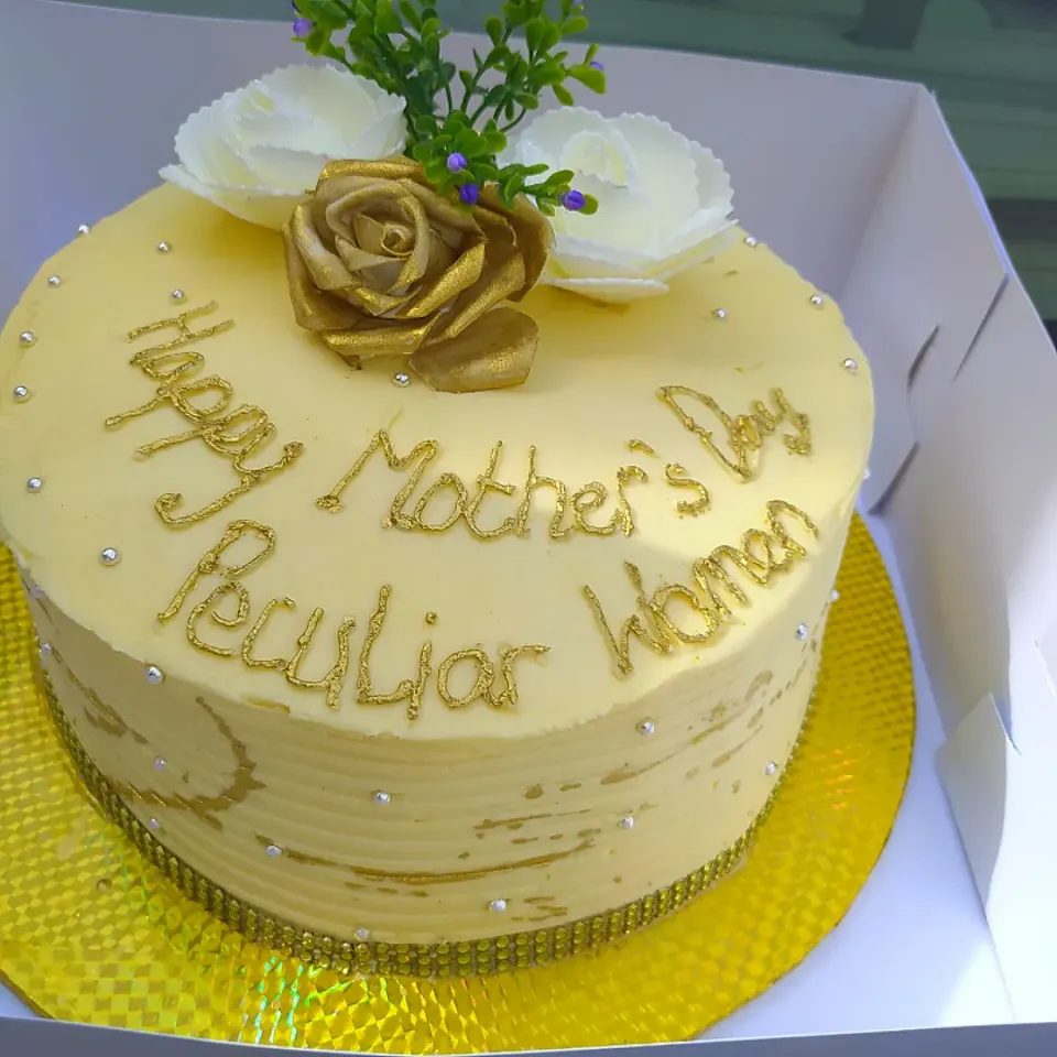 Two layers of cookies and cream, and chocolate cake, to celebrate mother's Day.|Gracecakeさん