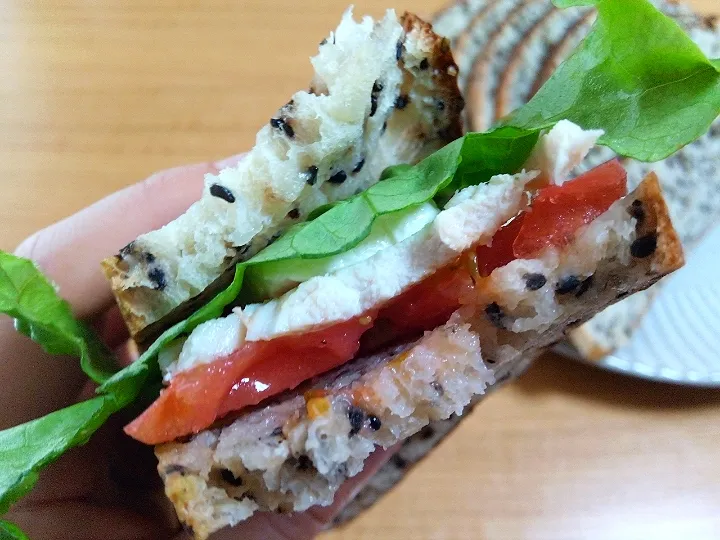 ✽黒ごまパン🍞のサンドイッチ🥪✽|＊抹茶＊さん