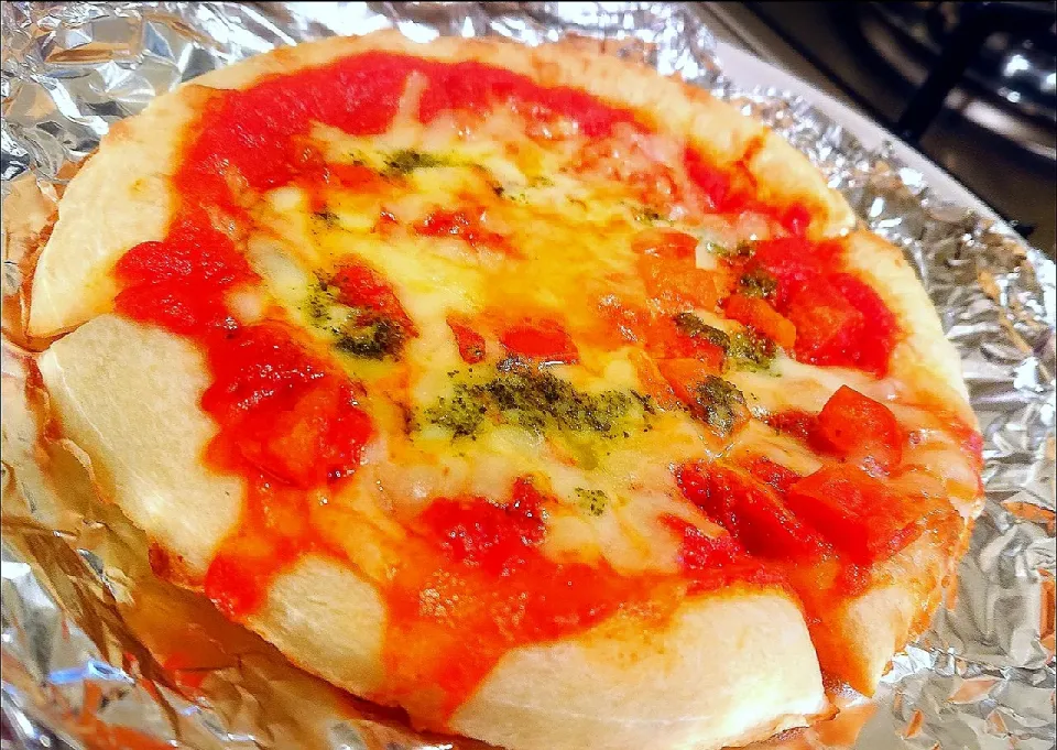 ピッツァマルゲリータ🍕
#ローソン
#レンチンOK
#分厚くてふかふか～😍
#トマトもチーズもしっかり効いていて美味しかった❤️|GGGさん