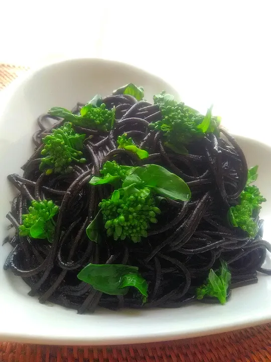 菜の花とイカスミのスパゲッティ😋🍝✨🎶|アイさん