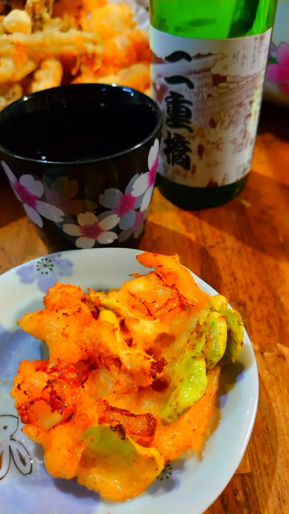 そらまめと新玉ねぎと海老かき揚げ🦐|メイメイda.さん