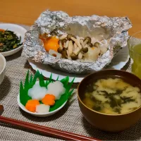 Snapdishの料理写真:鮭のホイル蒸し夕食|mayukoさん