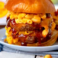 Snapdishの料理写真:Mac and cheese beef buger|yasin70さん