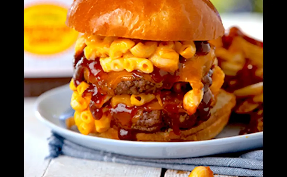 Snapdishの料理写真:Mac and cheese beef buger|yasin70さん