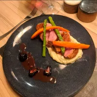 Snapdishの料理写真:Duck breast with seasonal veg and a currant and red wine jus|woody3785さん