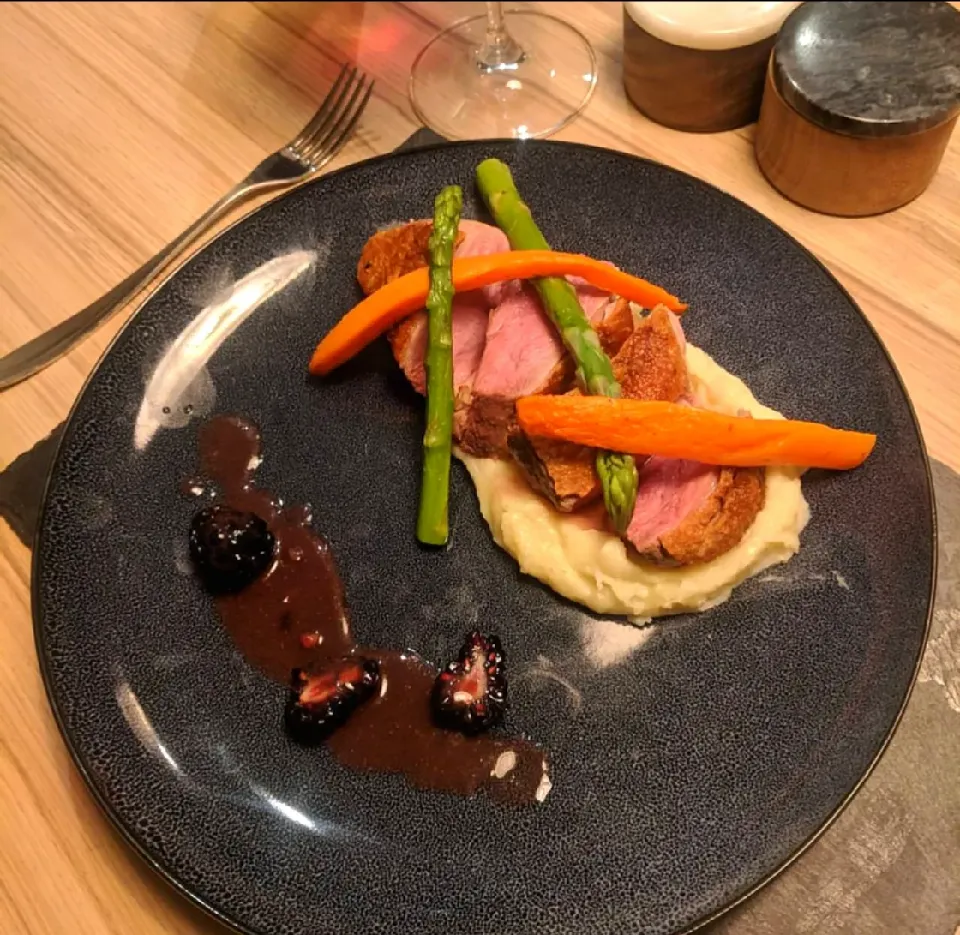 Duck breast with seasonal veg and a currant and red wine jus|woody3785さん