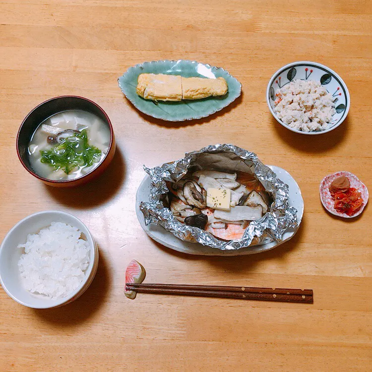 鮭ときのこのホイル焼き🍄|ちゃみこさん