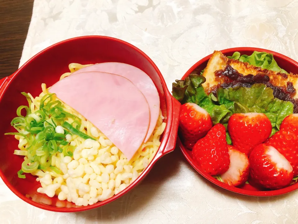 醤油ラーメン🍜と小倉トーストの丼弁当|レオちゃんさん