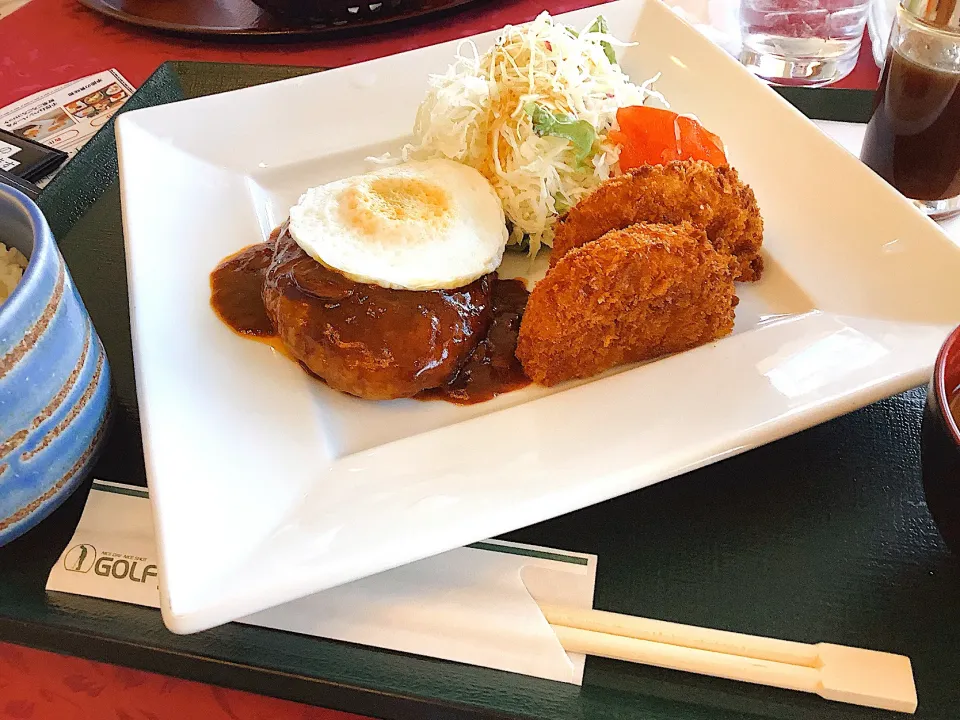 ハンバーグとゴロゴロ野菜コロッケランチ🍴😋⛳️|アライさんさん