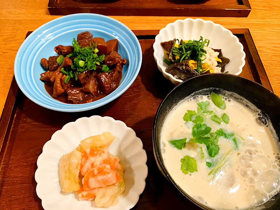 我が家の晩ごはん🍚土手煮、卵と木耳炒め、大根と人参の酒粕味噌漬、豆乳スープ|いちごさん