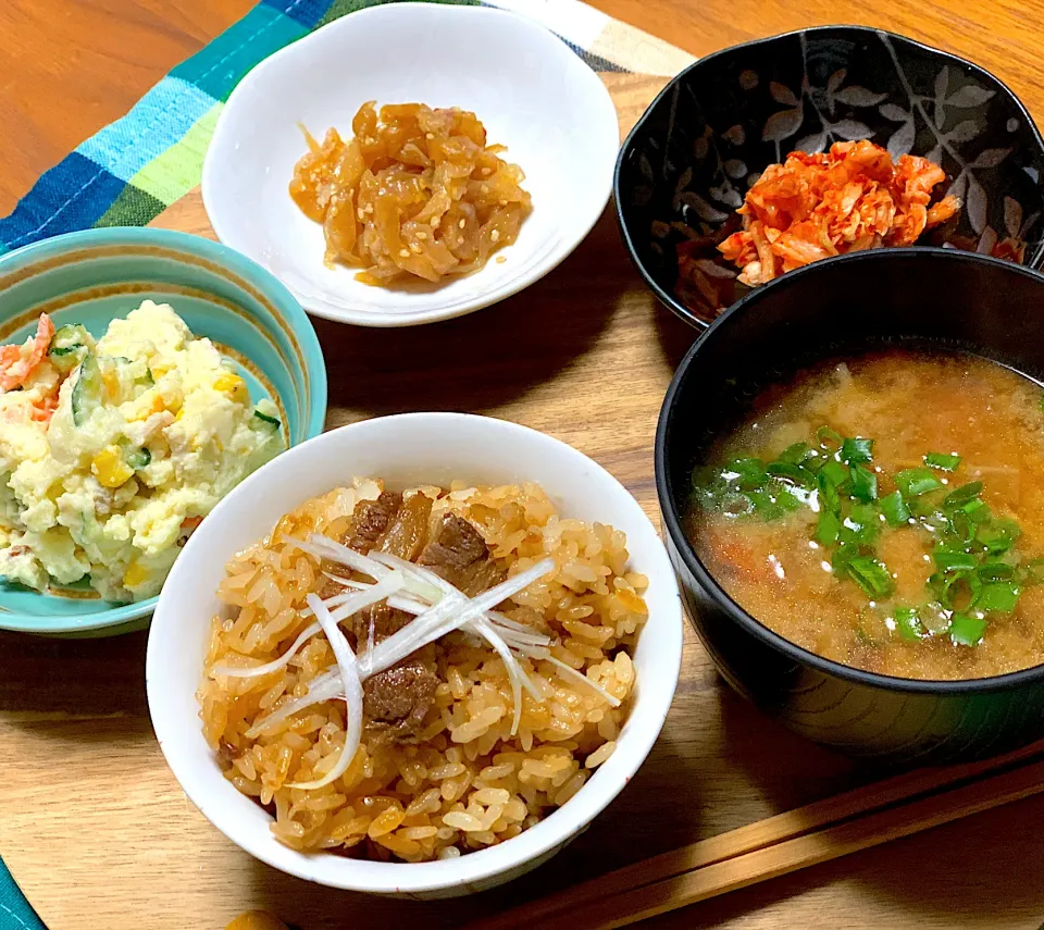 夕食　角煮ご飯　豚汁　ポテトサラダ　クラゲの和物　キムチ|なおみさん