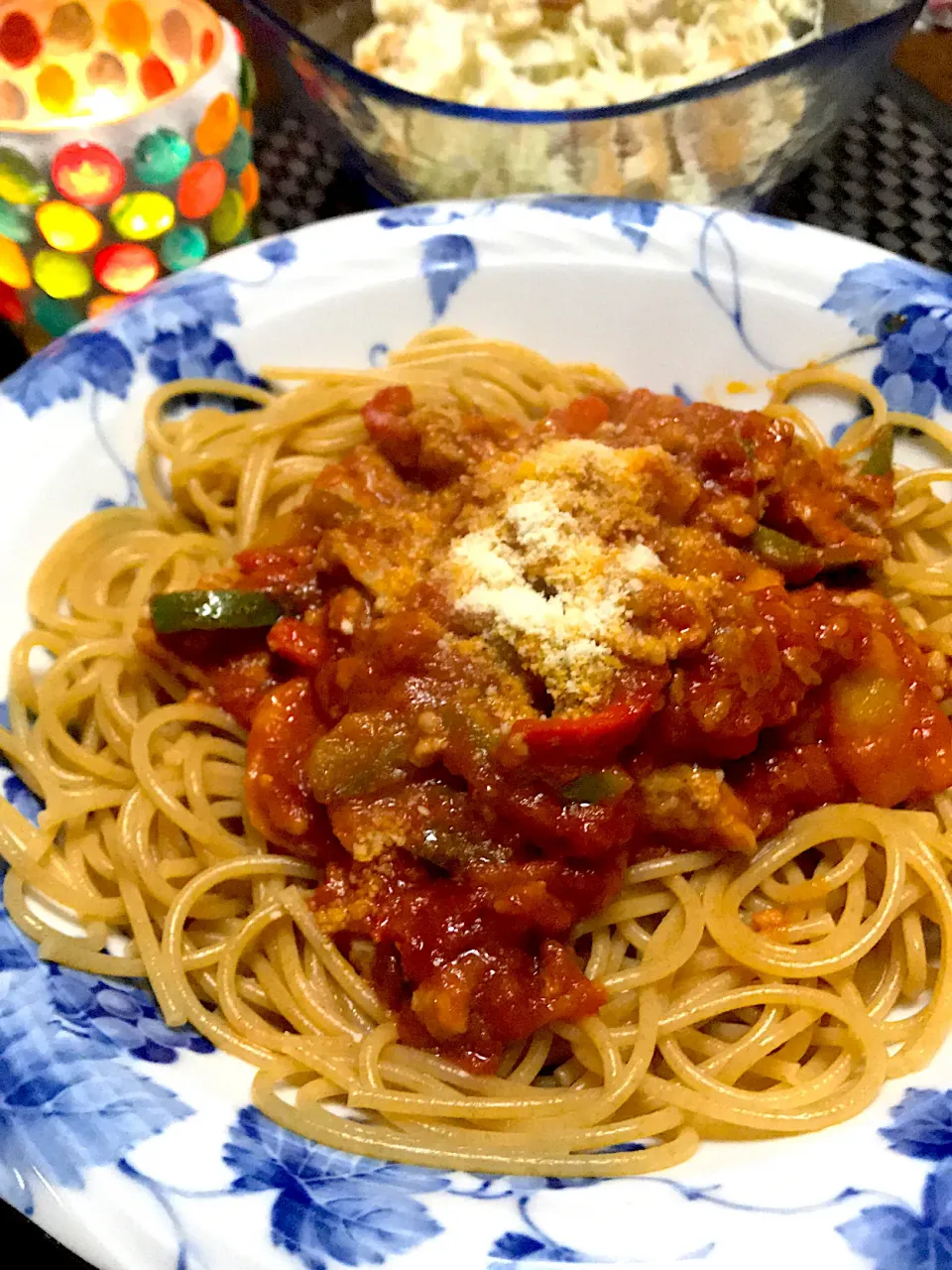 Snapdishの料理写真:業務スーパーの冷凍パプリカミックスのせ自家製ミートソーススパゲティ🍝|ま〜てぃんさん