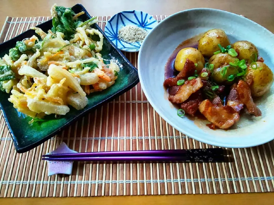 Snapdishの料理写真:智ちゃんの新じゃがと豚ばらブロックのにんにく炒め煮&餅と旬野菜のかき揚げ|真希さん