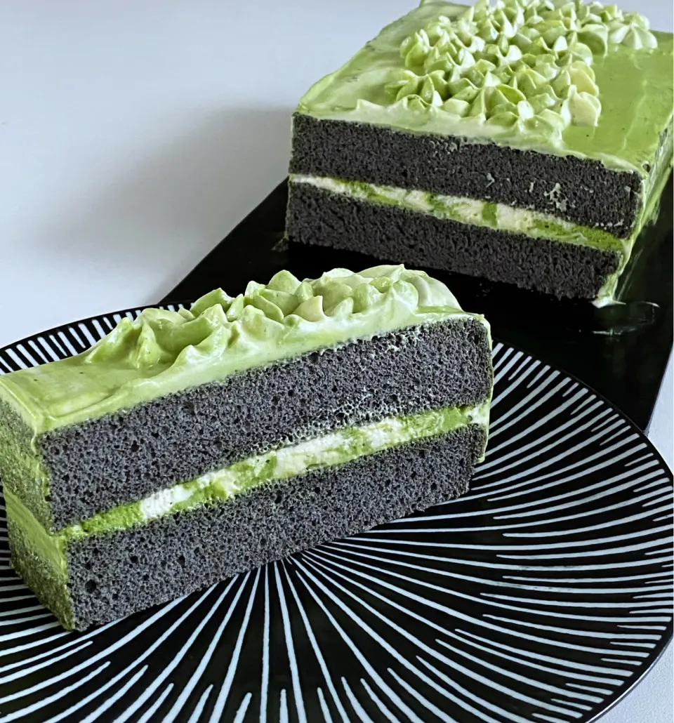 Black sesame cake, matcha chantilly cream|12Dragonさん