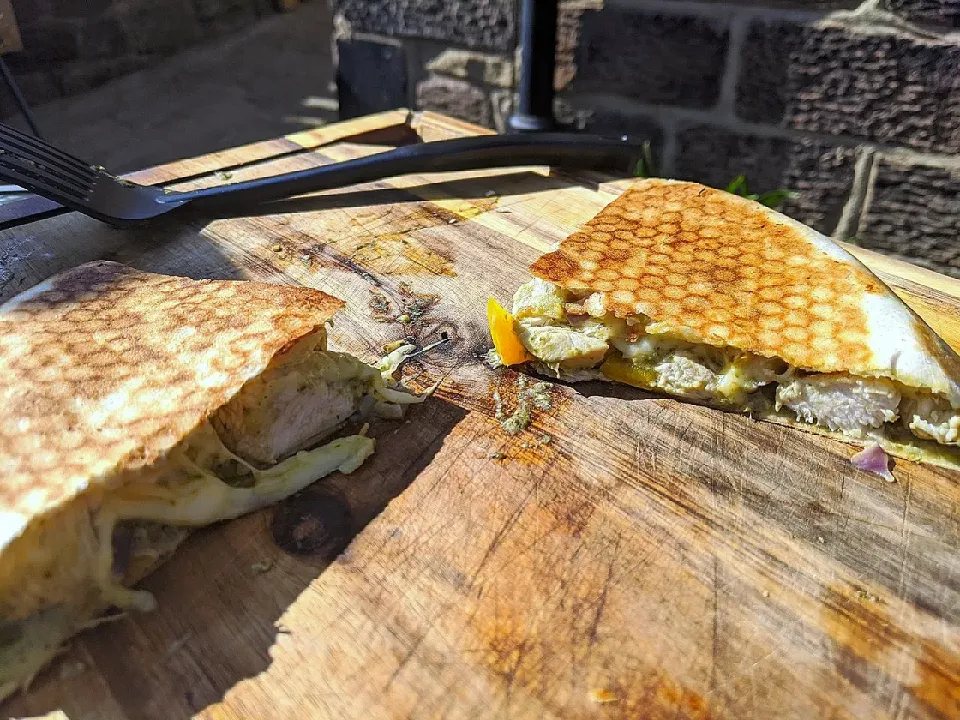 Pesto chicken quesadillas|woody3785さん