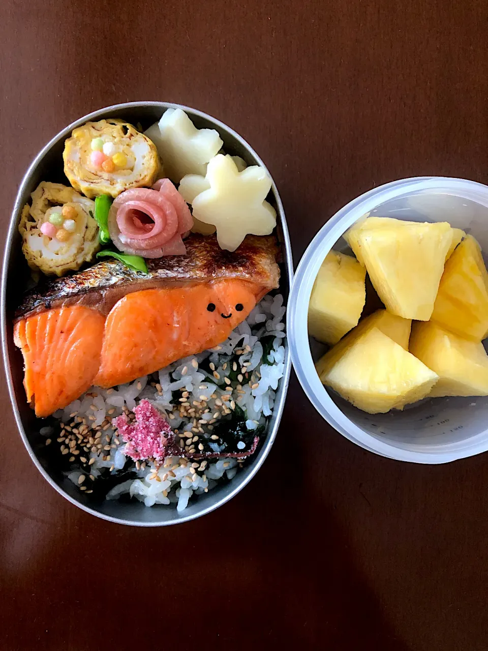 春の鮭お花弁当|ⅡⅣⅢさん