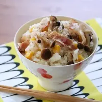 包丁いらず！ベーコンとコーンのうまつゆ炊き込みご飯|ヤマサ醤油公式アカウントさん
