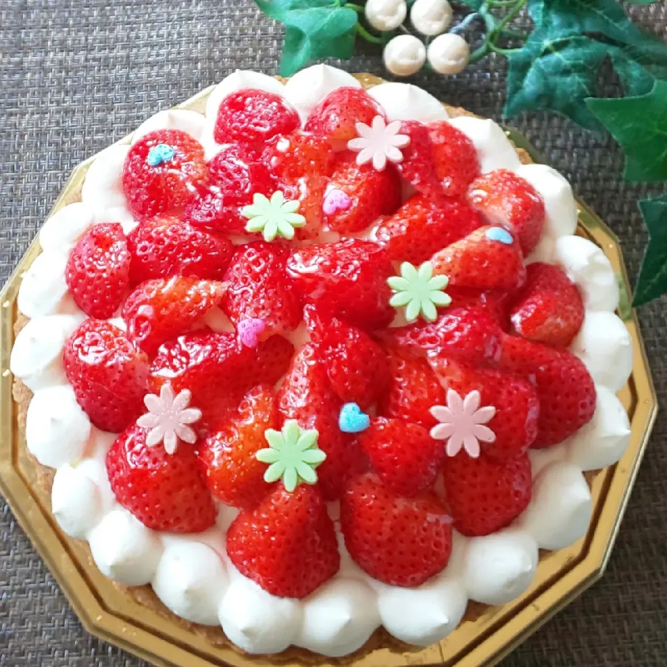 いちごタルト🍓

苺が安くなってきたね🎵

久々にタルト作りました。|katsunさん