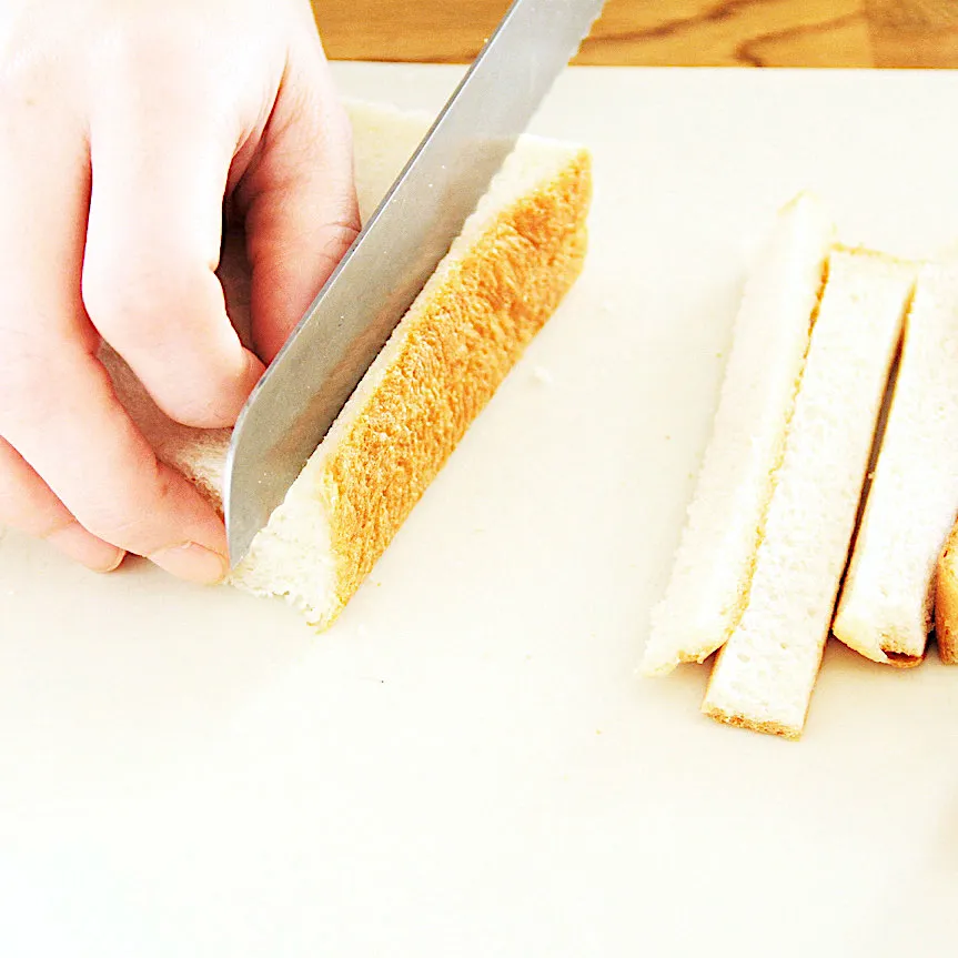 パンの耳　パンのカカト🍞　#料理研究家指宿さゆり|【公式】料理研究家　指宿さゆり≫ｽﾀｼﾞｵ（ｽﾀｯﾌ運営）さん