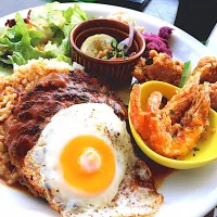 Hand made Hawaiian plate with Garlic Shrimp, Fried egg, guacamole|kenさん